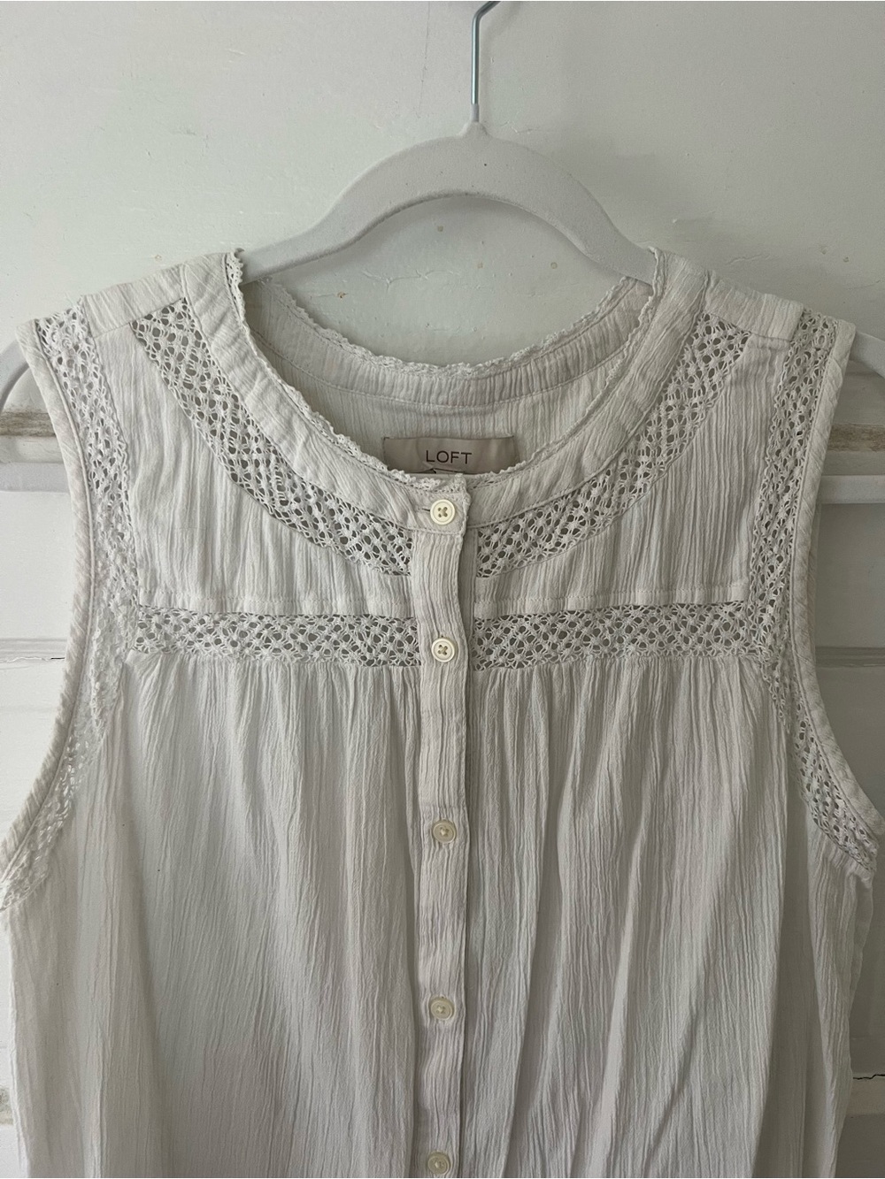 LOFT Cream Sleeveless Button-Front Lace Yoke Camisole
